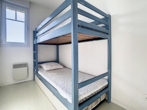 Ένα ή περισσότερα κρεβάτια σε δωμάτιο στο Appartement Confort 2 Chambres à 100m de la Plage avec Parking - FR-1-236-50