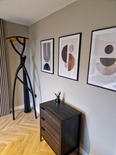 stylish bedroom ZONE 1 photo 11