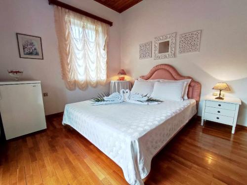 Ένα ή περισσότερα κρεβάτια σε δωμάτιο στο Villa Karidia