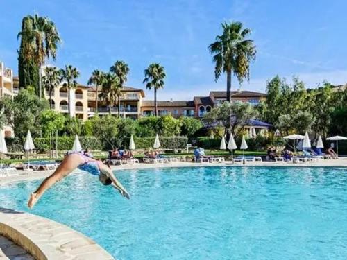 Appartement T2 climatisé avec piscine, proche plage, port, commerces et parking privé - FR-1-768-15