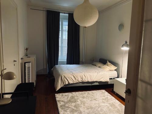 Grande chambre au bord du lac