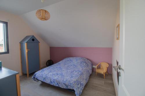 Ein Bett oder Betten in einem Zimmer der Unterkunft La Houlette