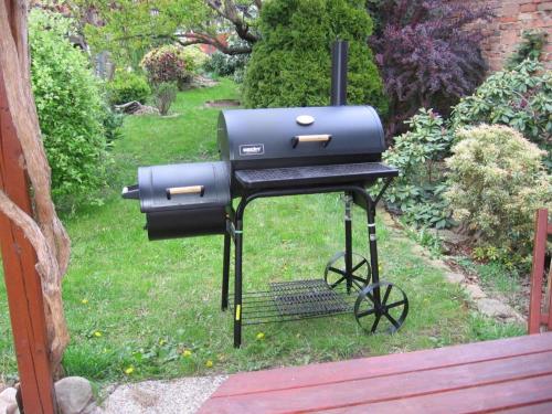 Kemudahan BBQ tersedia untuk tetamu di rumah percutian