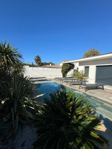 Villa spacieuse piscine 350 m de la plage