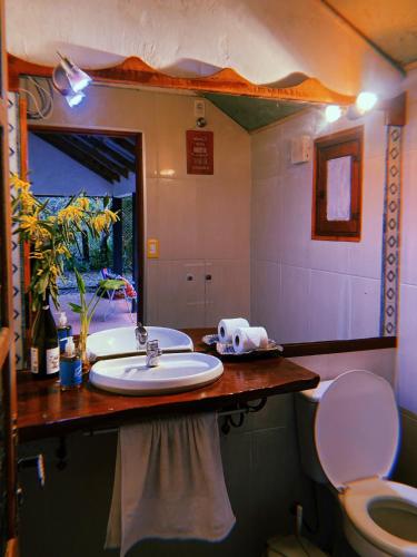 a bathroom with a sink and a toilet at Larica Hostel in Barra de Valizas