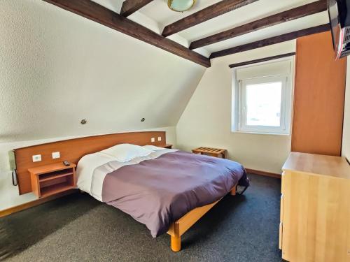 Postel nebo postele na pokoji v ubytování Hôtel Restaurant Roess