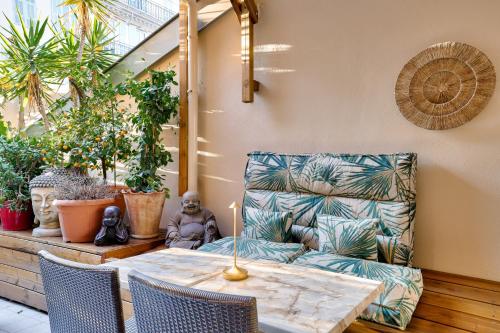 a living room with a table and a chair at Hotel Lepante in Nice