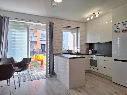 Mieszkanie 46m2 - 2 pokojowe z ogródkiem , WIFI , Bezpłatny parking nr 126, Szybkie połączenie z lotniskiem, autobus 120