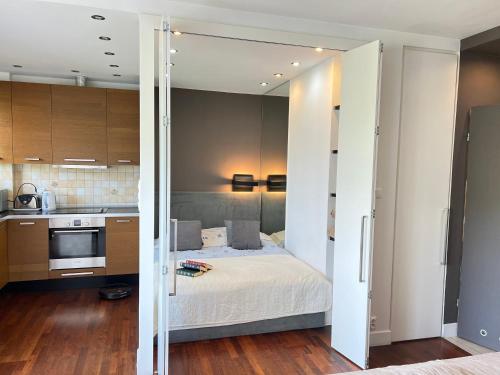 Kuchyňa alebo kuchynka v ubytovaní Apartament Mokotow