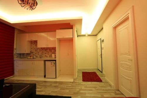 Una cocina o cocineta en Open Ataşehir Suit
