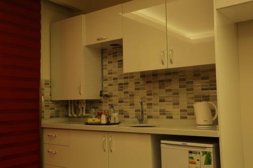 Una cocina o cocineta en Open Ataşehir Suit