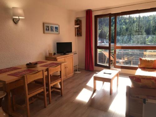 Studio cosy au pied des pistes, parfait pour famille, avec balcon, proche golf et randonnées - FR-1-515-99