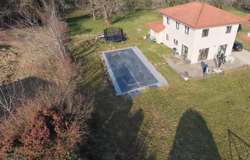 Villa au calme avec piscine et jacuzzi