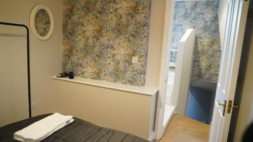 Ένα μπάνιο στο Mandeville Guest House