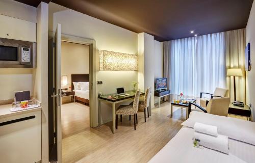 a hotel room with a bed and a desk at Sercotel Boulevard Vitoria-Gasteiz in Vitoria-Gasteiz