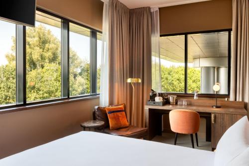 Postel nebo postele na pokoji v ubytování Corendon Amsterdam Schiphol Airport, a Tribute Portfolio Hotel
