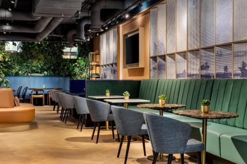 Posezení v ubytování Corendon Amsterdam Schiphol Airport, a Tribute Portfolio Hotel