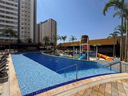 a large swimming pool in the middle of a city at Apto Solar das Águas Olimpia SP in Olímpia