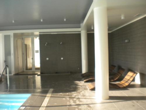 a room with a swimming pool and columns and a swimming pool at Pacific Blue in Concón