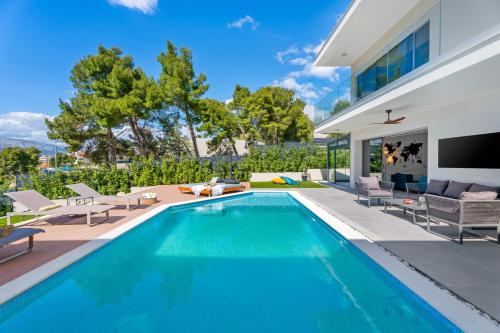 Stylish 5-bedroom villa Aride with pool, sea views