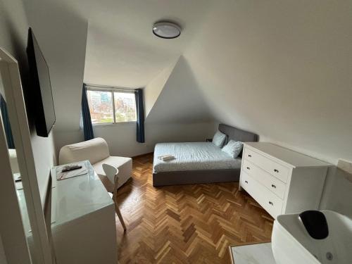 a small room with a bed and a chair at Casa El Viso in Madrid