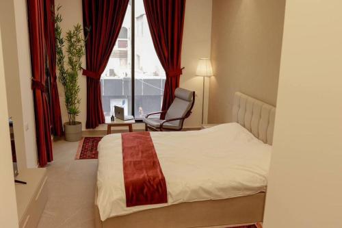 Fgroup tesisinde bir odada yatak veya yataklar