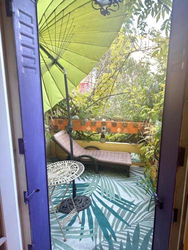 Green house, cosy garden Paris