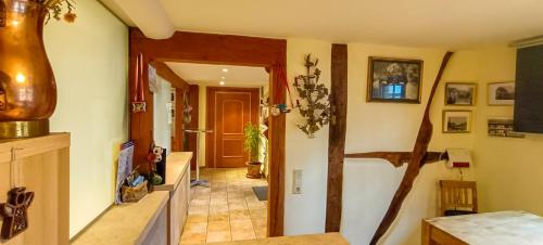 a hallway with a hallway leading to a kitchen with a door at Fachwerkhaus Nähe Köln Bonn, Messe, Flughafen in Troisdorf