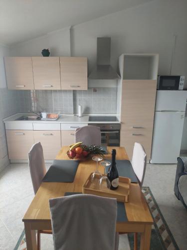 Η κουζίνα ή μικρή κουζίνα στο Apartman Andela