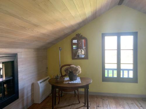 a living room with a table and a window at Gîte La Louisiane in Salies-de-Béarn