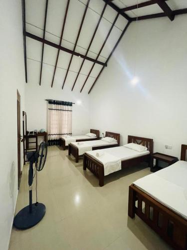 Кровать или кровати в номере White Sand Bungalow Yala