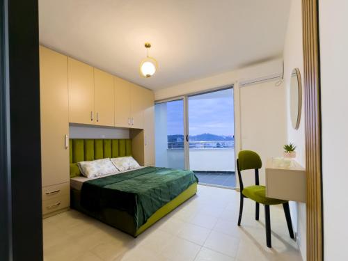 En eller flere senge i et værelse på Eden Apartment