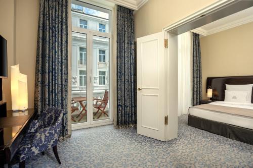 En eller flere senge i et værelse på Hotel Atlantic Hamburg, Autograph Collection
