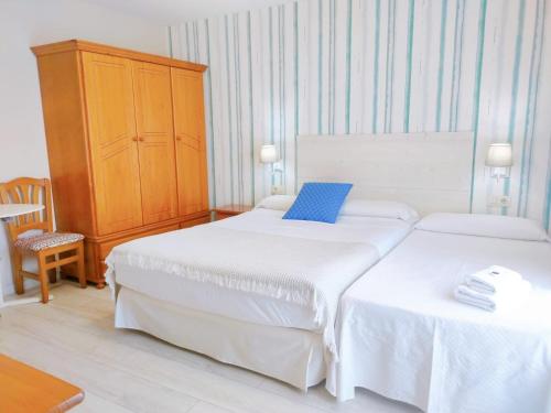 Ένα ή περισσότερα κρεβάτια σε δωμάτιο στο Hotel Rodeiramar 2A