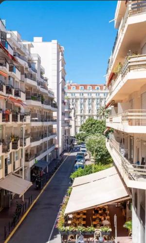 Luxurious 3Bedroom 2 BATH 110 m Apartment Adjoining Hotel Martinez Beachfront photo 15