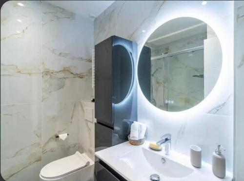 Luxurious 3Bedroom 2 BATH 110 m Apartment Adjoining Hotel Martinez Beachfront photo 9