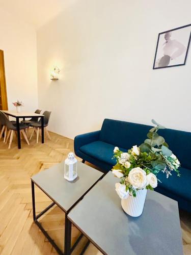 Retro style in centrum Prague Andel