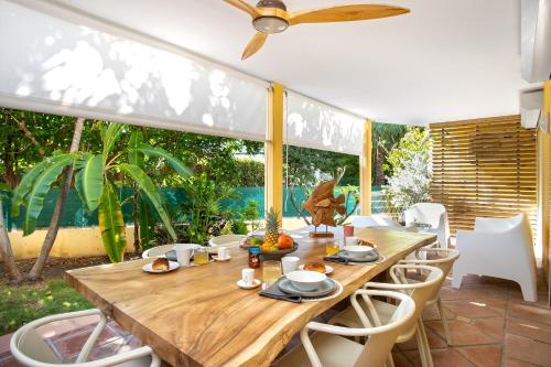 A deux pas de la plage de la BaieOrientale grand appartement avec jardin
