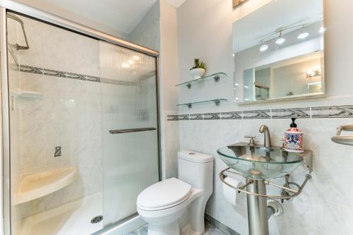 a bathroom with a toilet and a sink and a shower at Perfect Getaway 3BR 3BA Home Close to Parks and Shopping in Ballwin