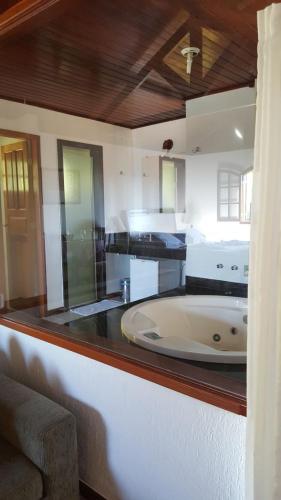 a large kitchen with a large tub in a room at Pousada Bela Mauá in Itatiaia