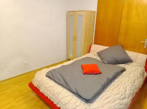 Ένα ή περισσότερα κρεβάτια σε δωμάτιο στο Gästezimmer im Kneitlingen