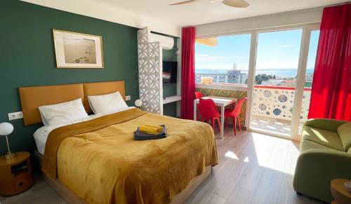 a bedroom with a bed and a balcony with a view at Apartamento Mirando in Torremolinos