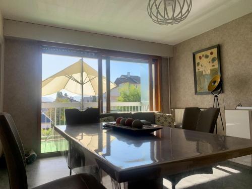 une salle à manger avec une table et une grande fenêtre dans l'établissement Gambetta - LB - Annecy - Close to center -Balcony mountain view, à Annecy