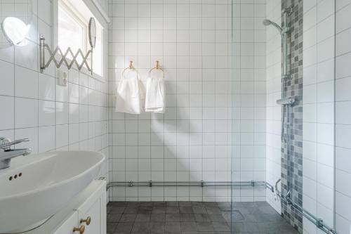 Ένα μπάνιο στο Oceanfront Retreat Heated Pool, Sauna, Jacuzzi