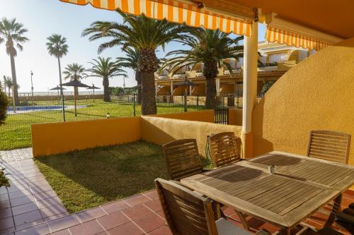 La Tortuga I, encantador apartamento en primera línea de playa