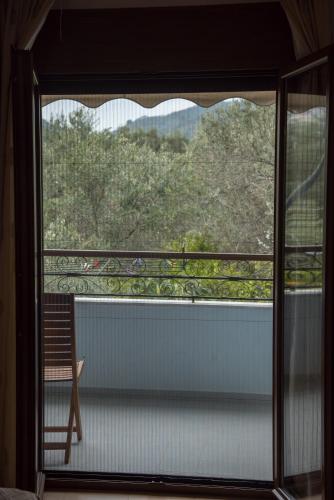 an open window with a view of a balcony at studio nufaro in Mytilini