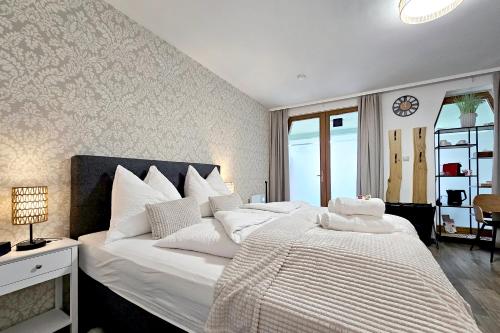 Postel nebo postele na pokoji v ubytování City Apartment Deluxe Sopron