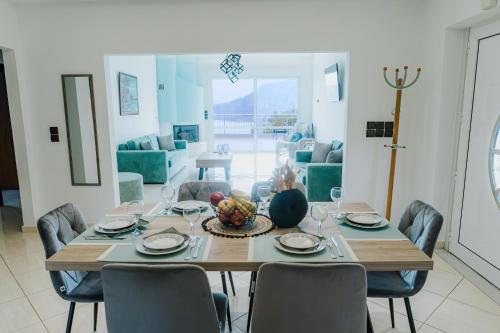 Χώρος καθιστικού στο AITHRA seaside