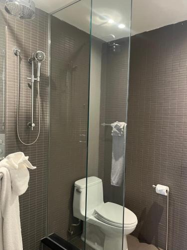 Ένα μπάνιο στο Hotel Ocho