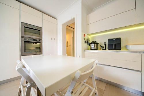 Η κουζίνα ή μικρή κουζίνα στο Superb 3 Bedroom Maisonette in Valletta